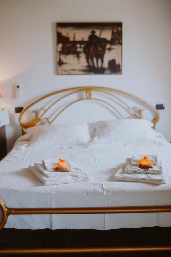 B&B Casa Santa Lucia Manerba del Garda Exterior photo